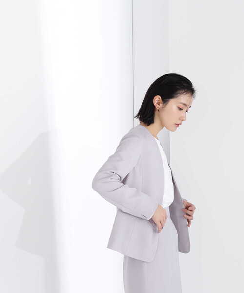 NATURAL BEAUTY BASIC(ナチュラルビューティーベーシック)の「【洗える】<ポリエステルドビーSET UP>ノーカラージャケット(ノーカラージャケット・レディース・グレー/ネイビー/ベージュ・MEDIUM/X-SMALL/SMALL/LARGE)」の6枚目の写真