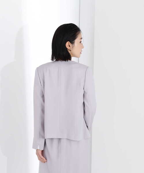 NATURAL BEAUTY BASIC(ナチュラルビューティーベーシック)の「【洗える】<ポリエステルドビーSET UP>ノーカラージャケット(ノーカラージャケット・レディース・グレー/ネイビー/ベージュ・MEDIUM/X-SMALL/SMALL/LARGE)」の5枚目の写真