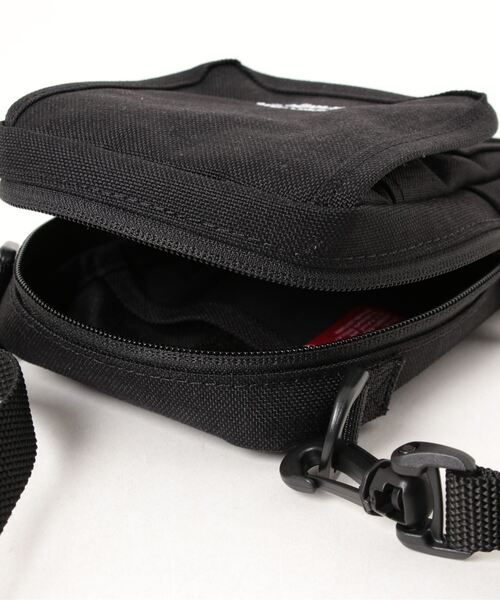 Manhattan Portage（マンハッタンポーテージ）の「Cobble Hill Pocketbook Shoulder Bag（ショルダーバッグ・メンズ・ブラック・X-SMALL）」の15枚目の写真