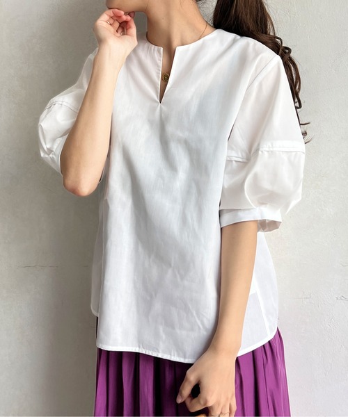 Chez toi（シェトワ）の「キーネックランタンスリーブブラウス（シャツ/ブラウス・レディース・オフホワイト/ブルー/グレイッシュベージュ・FREE）」の7枚目の写真