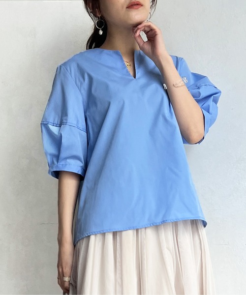 Chez toi（シェトワ）の「キーネックランタンスリーブブラウス（シャツ/ブラウス・レディース・オフホワイト/ブルー/グレイッシュベージュ・FREE）」の4枚目の写真