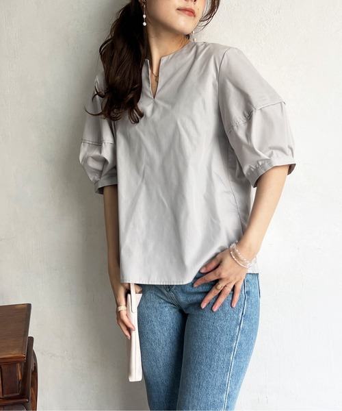 Chez toi（シェトワ）の「キーネックランタンスリーブブラウス（シャツ/ブラウス・レディース・オフホワイト/ブルー/グレイッシュベージュ・FREE）」の20枚目の写真