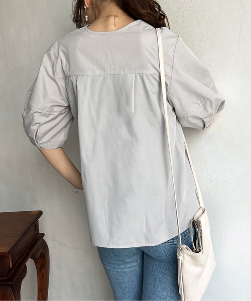 Chez toi（シェトワ）の「キーネックランタンスリーブブラウス（シャツ/ブラウス・レディース・オフホワイト/ブルー/グレイッシュベージュ・FREE）」の17枚目の写真