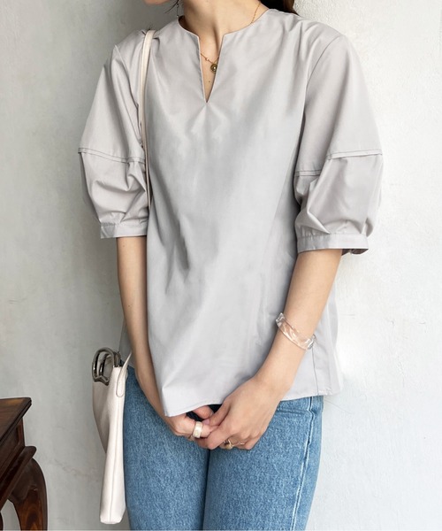 Chez toi（シェトワ）の「キーネックランタンスリーブブラウス（シャツ/ブラウス・レディース・オフホワイト/ブルー/グレイッシュベージュ・FREE）」の18枚目の写真