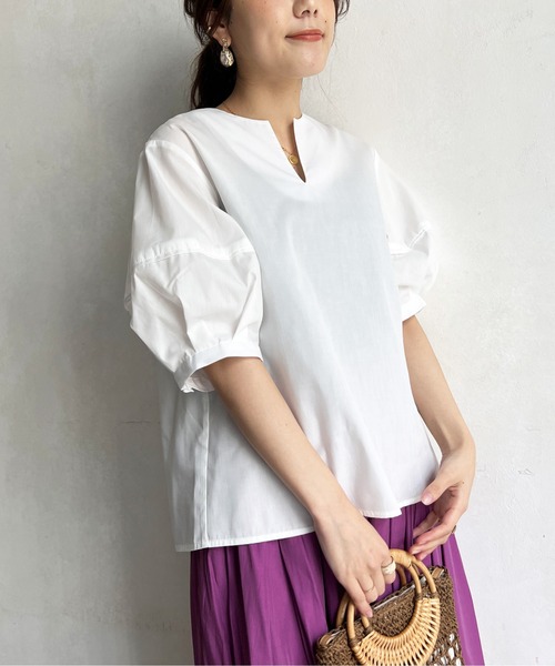Chez toi（シェトワ）の「キーネックランタンスリーブブラウス（シャツ/ブラウス・レディース・オフホワイト/ブルー/グレイッシュベージュ・FREE）」の22枚目の写真