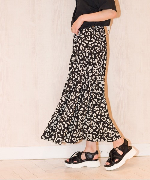 SpRay(スプレイ)の「ヒョウ柄ティア-ドロングスカート(スカート・レディース・グリーン/ホワイト/ベージュ/ブラック/ブラウン・FREE)」の3枚目の写真