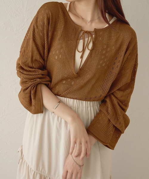 Ambre Neige(アンブルネージュ)の「【前後2WAY】スキッパーメッシュトップス/WEB/EC限定商品(ニット/セーター・レディース・ベージュ/ライトブラウン/アイボリー・FREE)」の2枚目の写真