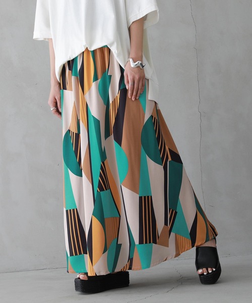 osharewalker（オシャレウォーカー）の「【廃盤】『幾何学柄プリントスカート』（スカート・レディース・ブルーグリーン・FREE）」の6枚目の写真