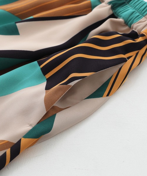 osharewalker（オシャレウォーカー）の「【廃盤】『幾何学柄プリントスカート』（スカート・レディース・ブルーグリーン・FREE）」の15枚目の写真