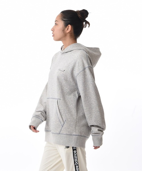 NEW BALANCE(ニューバランス)の「NB Athletics Undyed スウェットクルー(スウェット・メンズ・ヘザーグレー/グレイッシュベージュ・2/5/0/3/1/4)」の3枚目の写真