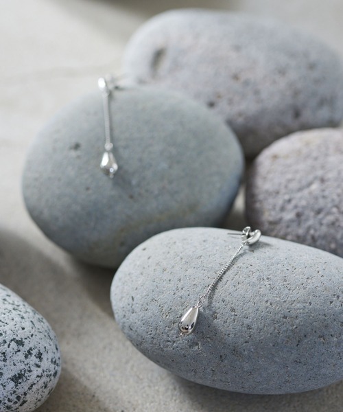 Andemiu（アンデミュウ）の「チェーンドロップピアス197292（ピアス（両耳用）・レディース・イエロー系その他/グレー系その他・FREE）」の2枚目の写真