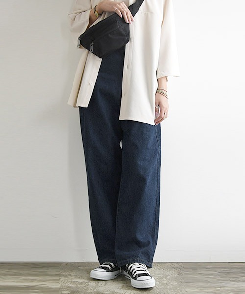 and it_（アンドイット）の「ストレートデニムパンツ（デニムパンツ・レディース・サックスブルー/インディゴブルー・M/L/LL）」の4枚目の写真