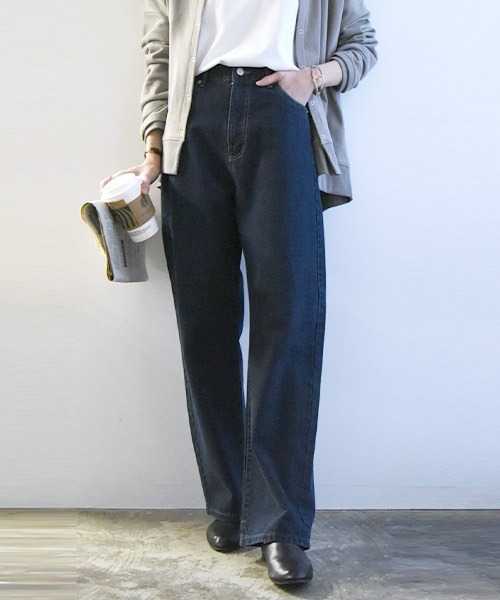 and it_（アンドイット）の「ストレートデニムパンツ（デニムパンツ・レディース・サックスブルー/インディゴブルー・M/L/LL）」の6枚目の写真