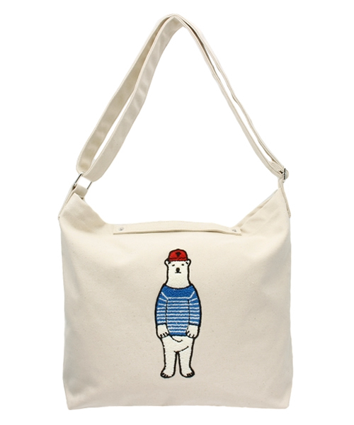 LBC（エルビーシー）の「【POLAR BEAR BENJAMIN】キャンパスクマ刺繍ショルダーバッグ  （ショルダーバッグ・レディース・レッド/イエロー/ターコイズブルー/ピンク/ブラック/ライトブルー/ライトブラウン/オリーブ・ONE SIZE）」の5枚目の写真