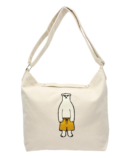 LBC（エルビーシー）の「【POLAR BEAR BENJAMIN】キャンパスクマ刺繍ショルダーバッグ  （ショルダーバッグ・レディース・レッド/イエロー/ターコイズブルー/ピンク/ブラック/ライトブルー/ライトブラウン/オリーブ・ONE SIZE）」の6枚目の写真