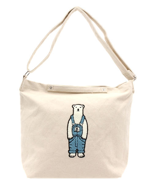 LBC（エルビーシー）の「【POLAR BEAR BENJAMIN】キャンパスクマ刺繍ショルダーバッグ  （ショルダーバッグ・レディース・レッド/イエロー/ターコイズブルー/ピンク/ブラック/ライトブルー/ライトブラウン/オリーブ・ONE SIZE）」の4枚目の写真