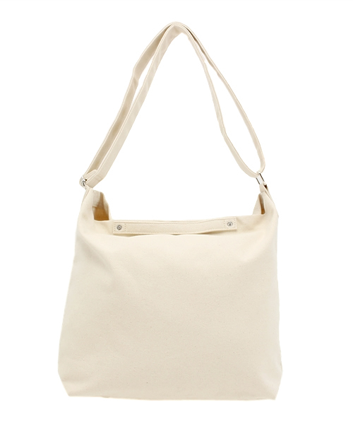 LBC（エルビーシー）の「【POLAR BEAR BENJAMIN】キャンパスクマ刺繍ショルダーバッグ  （ショルダーバッグ・レディース・レッド/イエロー/ターコイズブルー/ピンク/ブラック/ライトブルー/ライトブラウン/オリーブ・ONE SIZE）」の15枚目の写真