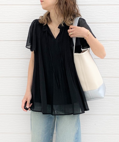 Q（キュー）の「プリーツフレアブラウス（シャツ/ブラウス・レディース・ブラック/アイボリー/レモンイエロー・MEDIUM）」の2枚目の写真