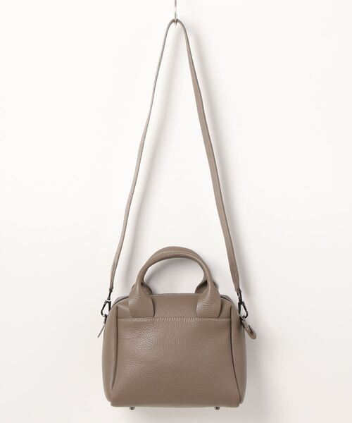 CHRISTIAN VILLA グレー　ショルダーバッグ CHRISTIAN VILLA レザー巾着ショルダーバッグ （グレー