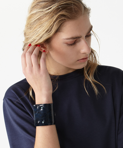 BLACK BY MOUSSY（ブラックバイマウジー）の「sheet bangle（ブレスレット・レディース・レッド/ネイビー・FREE）」の11枚目の写真