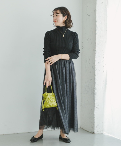 ITEMS URBANRESEARCH（アイテムズ アーバンリサーチ）の「『洗濯可』モチモチハイネックリブニット（ニット/セーター・レディース・ブルー/ブラック/オレンジ/チャコールグレー/アイボリー/グリーン系その他/イエロー・FREE）」の10枚目の写真