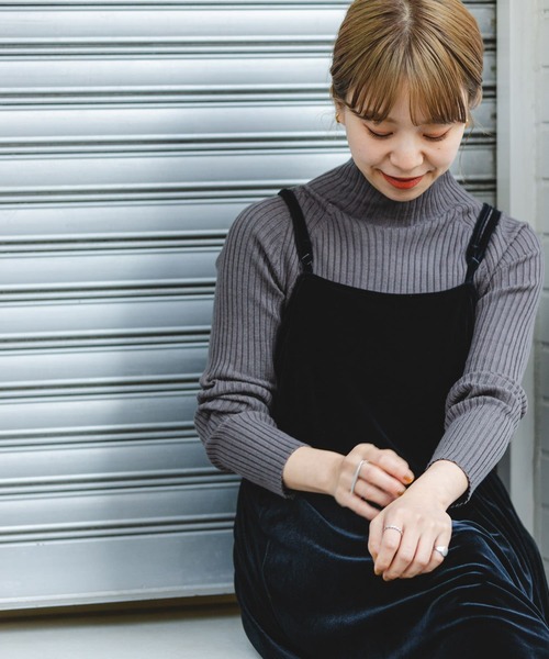 ITEMS URBANRESEARCH（アイテムズ アーバンリサーチ）の「『洗濯可』モチモチハイネックリブニット（ニット/セーター・レディース・ブルー/ブラック/オレンジ/チャコールグレー/アイボリー/グリーン系その他/イエロー・FREE）」の11枚目の写真