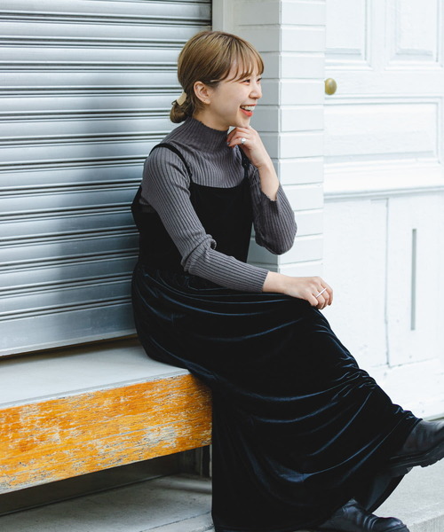 ITEMS URBANRESEARCH（アイテムズ アーバンリサーチ）の「『洗濯可』モチモチハイネックリブニット（ニット/セーター・レディース・ブルー/ブラック/オレンジ/チャコールグレー/アイボリー/グリーン系その他/イエロー・FREE）」の12枚目の写真