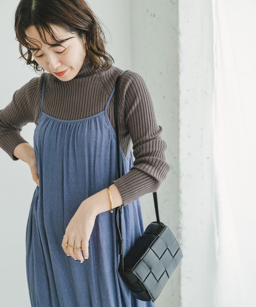 ITEMS URBANRESEARCH（アイテムズ アーバンリサーチ）の「『洗濯可』モチモチハイネックリブニット（ニット/セーター・レディース・ブルー/ブラック/オレンジ/チャコールグレー/アイボリー/グリーン系その他/イエロー・FREE）」の14枚目の写真