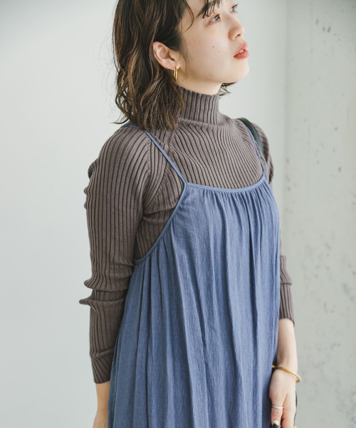 ITEMS URBANRESEARCH（アイテムズ アーバンリサーチ）の「『洗濯可』モチモチハイネックリブニット（ニット/セーター・レディース・ブルー/ブラック/オレンジ/チャコールグレー/アイボリー/グリーン系その他/イエロー・FREE）」の15枚目の写真