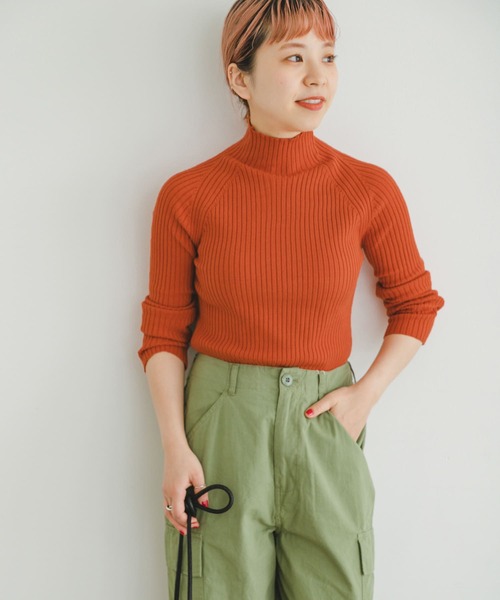 ITEMS URBANRESEARCH（アイテムズ アーバンリサーチ）の「『洗濯可』モチモチハイネックリブニット（ニット/セーター・レディース・ブルー/ブラック/オレンジ/チャコールグレー/アイボリー/グリーン系その他/イエロー・FREE）」の21枚目の写真