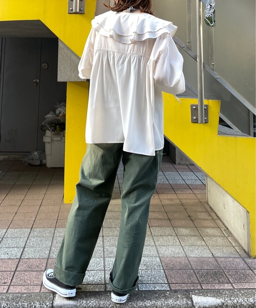 mi via loca(ミヴィアロカ)の「ビッグカラーフリルブラウス(シャツ/ブラウス・レディース・ブラック/スモークピンク/オフホワイト/ブルーグリーン・FREE)」の8枚目の写真