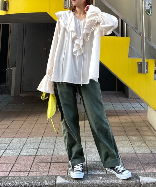 mi via loca(ミヴィアロカ)の「ビッグカラーフリルブラウス(シャツ/ブラウス・レディース・ブラック/スモークピンク/オフホワイト/ブルーグリーン・FREE)」の7枚目の写真