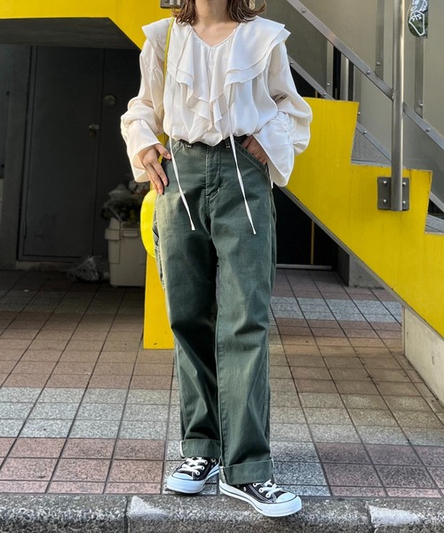 mi via loca(ミヴィアロカ)の「ビッグカラーフリルブラウス(シャツ/ブラウス・レディース・ブラック/スモークピンク/オフホワイト/ブルーグリーン・FREE)」の9枚目の写真