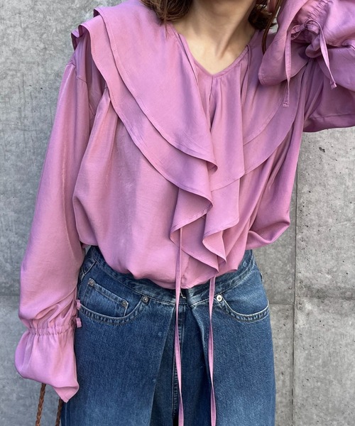 mi via loca(ミヴィアロカ)の「ビッグカラーフリルブラウス(シャツ/ブラウス・レディース・ブラック/スモークピンク/オフホワイト/ブルーグリーン・FREE)」の11枚目の写真