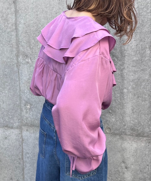 mi via loca(ミヴィアロカ)の「ビッグカラーフリルブラウス(シャツ/ブラウス・レディース・ブラック/スモークピンク/オフホワイト/ブルーグリーン・FREE)」の12枚目の写真