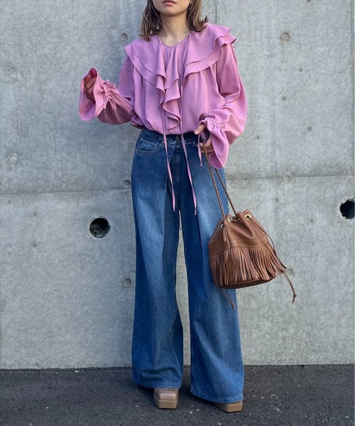 mi via loca(ミヴィアロカ)の「ビッグカラーフリルブラウス(シャツ/ブラウス・レディース・ブラック/スモークピンク/オフホワイト/ブルーグリーン・FREE)」の17枚目の写真