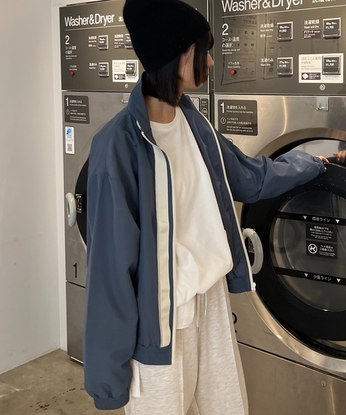 AS KNOW AS plus（アズノゥアズプラス）の「☆スタンドライン刺繍ブルゾン（ナイロンジャケット・レディース・ブルー/アイボリー/ブラック・FREE）」の6枚目の写真