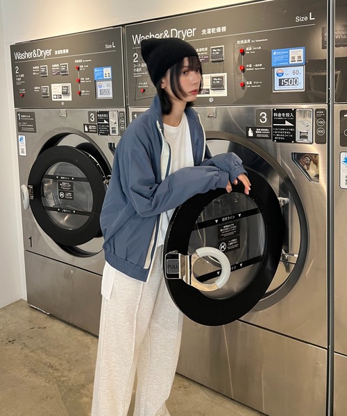 AS KNOW AS plus（アズノゥアズプラス）の「☆スタンドライン刺繍ブルゾン（ナイロンジャケット・レディース・ブルー/アイボリー/ブラック・FREE）」の7枚目の写真