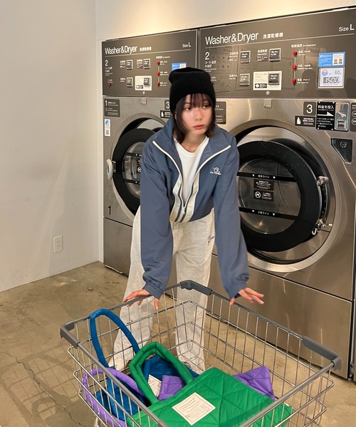 AS KNOW AS plus（アズノゥアズプラス）の「☆スタンドライン刺繍ブルゾン（ナイロンジャケット・レディース・ブルー/アイボリー/ブラック・FREE）」の10枚目の写真