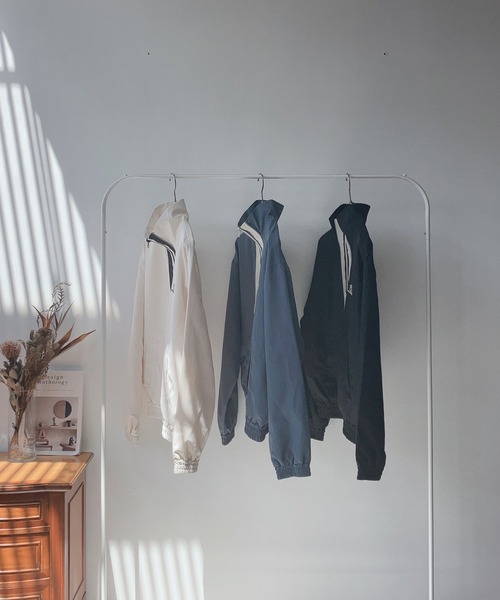 AS KNOW AS plus（アズノゥアズプラス）の「☆スタンドライン刺繍ブルゾン（ナイロンジャケット・レディース・ブルー/アイボリー/ブラック・FREE）」の13枚目の写真