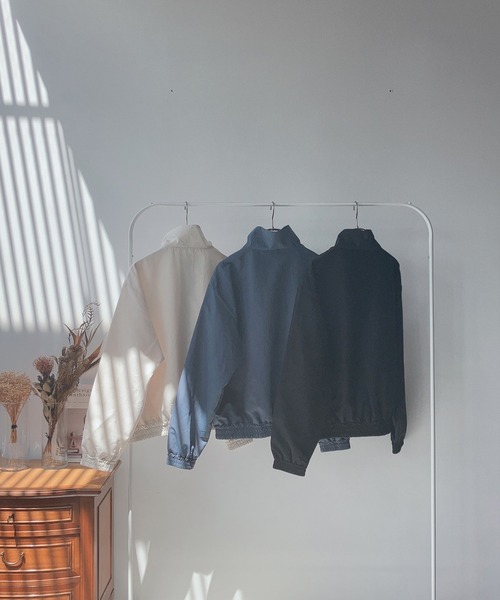 AS KNOW AS plus（アズノゥアズプラス）の「☆スタンドライン刺繍ブルゾン（ナイロンジャケット・レディース・ブルー/アイボリー/ブラック・FREE）」の14枚目の写真