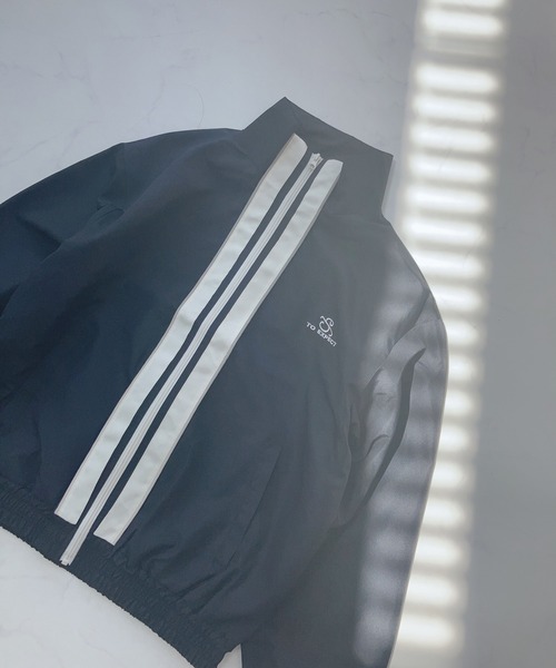 AS KNOW AS plus（アズノゥアズプラス）の「☆スタンドライン刺繍ブルゾン（ナイロンジャケット・レディース・ブルー/アイボリー/ブラック・FREE）」の21枚目の写真