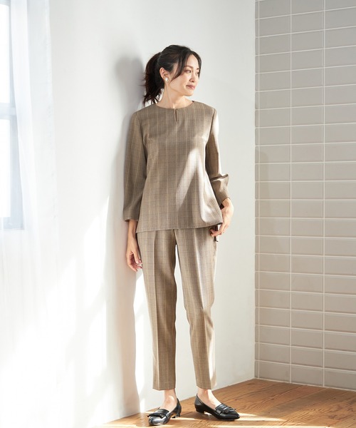 A/C DESIGN BY ALPHA CUBIC(エーシーデザインバイアルファキュービック)の「【ローズオイル加工】テーパードパンツ(スラックス・レディース・チャコールグレー/ライトグレー/モカ・61/70/67/64)」の19枚目の写真