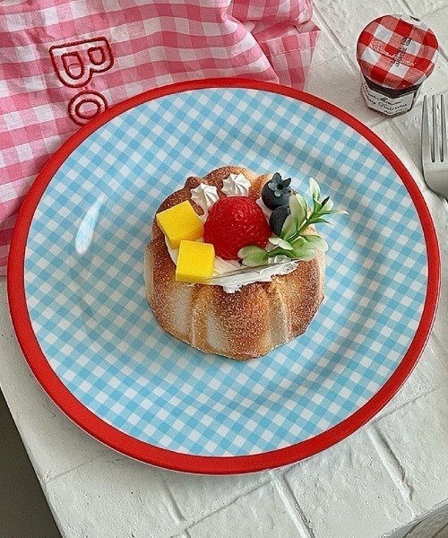 レースハンカチ苺プレート　赤　皿　食器　メルヘン　いちご　ギンガムチェック　作家 レースハンカチ苺プレート 赤 皿 食器 メルヘン いちご ギンガム