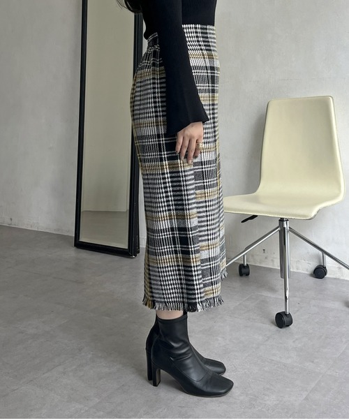 prose verse（プロズヴェール）の「裾フリンジツイードチェックスカート（スカート・レディース・ブルー/イエロー・MEDIUM）」の15枚目の写真