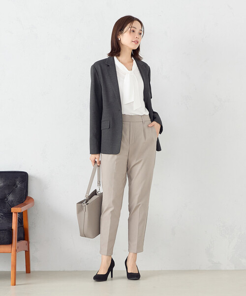 COMME CA MODELS（コムサモデルズ）の「【美しい ベーシックパンツ】裏起毛カルゼ　テーパードパンツ（その他パンツ・レディース・ブラック/ネイビー/グリーン/グレイッシュベージュ・MEDIUM/LARGE/X-SMALL/X-LARGE/SMALL）」の20枚目の写真