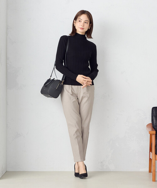 COMME CA MODELS（コムサモデルズ）の「【美しい ベーシックパンツ】裏起毛カルゼ　テーパードパンツ（その他パンツ・レディース・ブラック/ネイビー/グリーン/グレイッシュベージュ・MEDIUM/LARGE/X-SMALL/X-LARGE/SMALL）」の21枚目の写真
