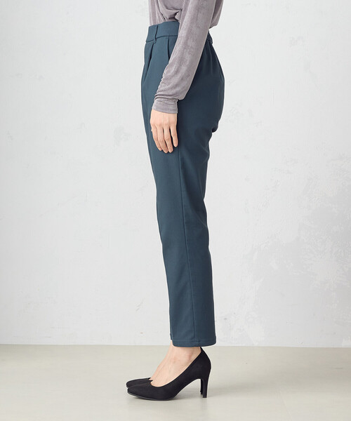 COMME CA MODELS（コムサモデルズ）の「【美しい ベーシックパンツ】裏起毛カルゼ　テーパードパンツ（その他パンツ・レディース・ブラック/ネイビー/グリーン/グレイッシュベージュ・MEDIUM/LARGE/X-SMALL/X-LARGE/SMALL）」の9枚目の写真