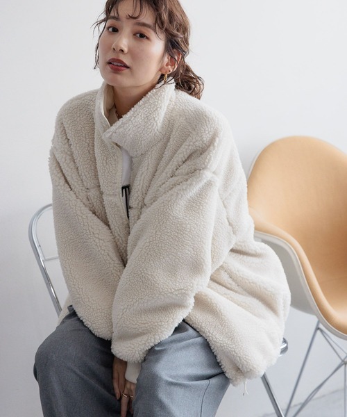 LEPSIM（レプシィム）の「リバーシブルボアナイロンBIGジャケット　989940（その他アウター・レディース・チャコールグレー/アイボリー/ブラック・FREE）」の4枚目の写真