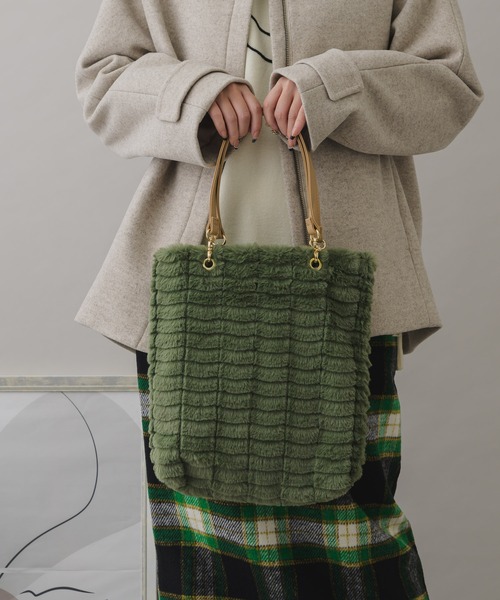 KATHARINE ROSS（キャサリンロス）の「【KATHARINE ROSS】WEB限定 A4サイズ収納可　ふわふわエコファー×PUレザートート（トートバッグ・レディース・ベージュ/グレー/カーキ/グレイッシュベージュ・MEDIUM）」の21枚目の写真